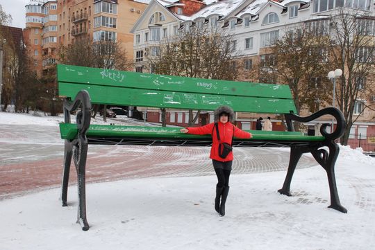 Огромная скамейка в калуге