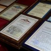 Сегодня лучших в своей профессий педагогов награждают грамотами министерства образования и почетными дипломами