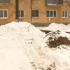 Вот уже второй день городские службы борются с аномальным количеством выпавшего снега