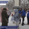 Волонтеры Победы раздали на площади Жукова в Нижнем Новгороде  конверты-треуголки