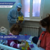 Сладкие новогодние подарки вручили детям в 23-й инфекционной больнице