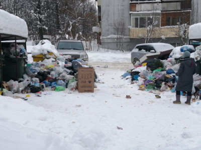 Нижегородские дворы утопают в мусоре после снегопадов