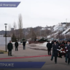 Цветы возложили к памятнику «Слава героям Росгвардии» в нижегородском Парке Победы