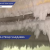 В подъезде дома №10 по улице Чаадаева потолок покрылся ледяными сталактитами