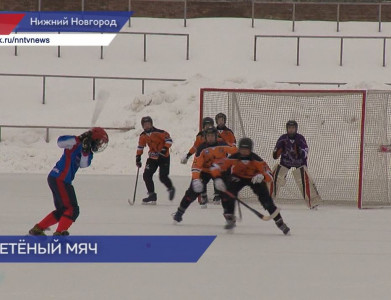 На нижегородском стадионе «Старт» проходит Всероссийский турнир по хоккею с мячом «Плетеный мяч»
