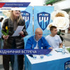 Игроки нижегородского футбольного клуба «Пари НН» поздравили болельщиц с 8 Марта на автограф-сессии