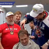 Главного тренера МХК «Чайка» побрили налысо и окунули в бассейн в костюме