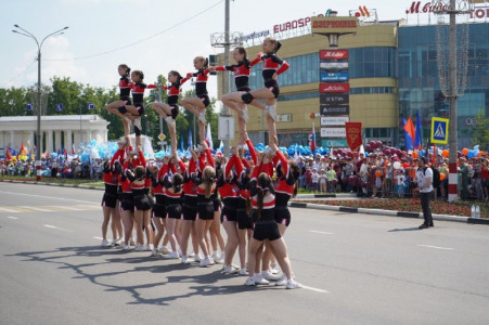 Парад прошёл по Дзержинску в честь Дня города