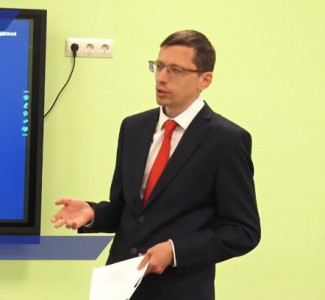 И.о. заместителя губернатора Нижегородской области провел «Урок цифры» в дзержинской школе №2
