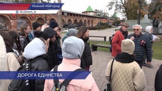 Евгений Люлин провел обзорную экскурсию по Нижегородскому кремлю для школьников