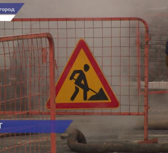 12 человек получили ожоги из-за прорвавшейся трубы с кипятком на пересечении Славянской и Студеной