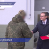 Министр социальной политики Нижегородской области Игорь Седых вручил участнику СВО — ребенку-сироте, ключи от нового жилья