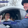Цветами и подарками поздравили автолюбительниц сотрудники Госавтоинспекции Нижегородской области